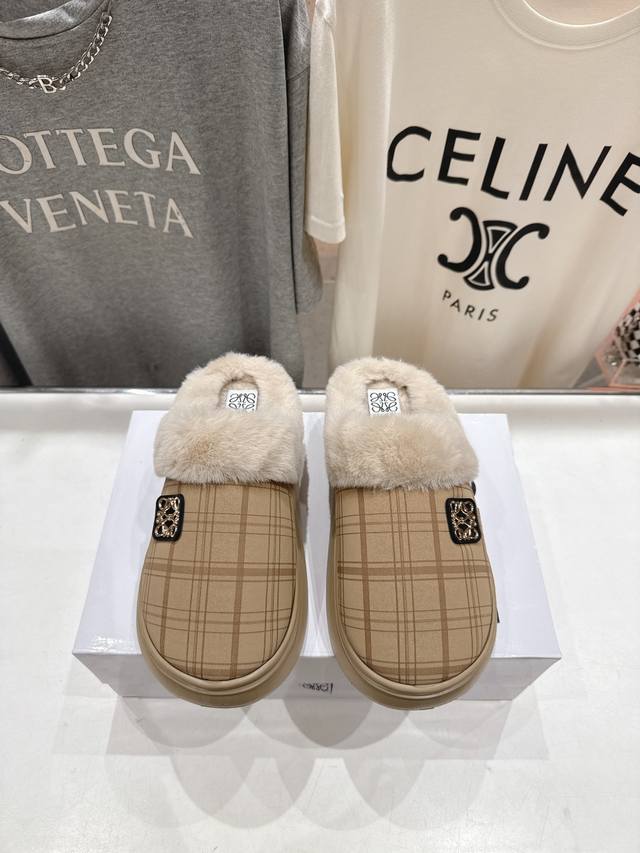 高版本出厂 Loewe 罗意威F036 2025Ss秋冬火爆新款 超有辨识度的可爱毛毛拖鞋，简约的时尚设计，配合整体原版楦型，时尚舒适好穿 面料：原版进口布面