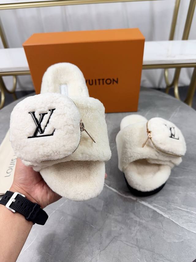 驴家Lv路易威登 爆款上市 Louis Vuitton 2025新款羊毛拖鞋细柔软羊毛 頂级品质纯皮毛一体直毛打造！超温暖的感觉，穿上仿佛踩在云朵上Lv经典老花