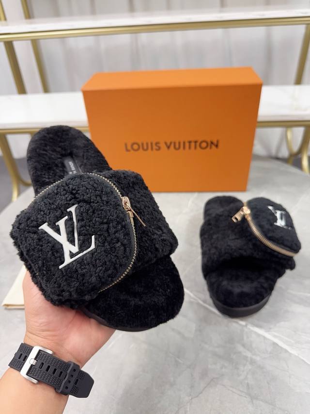 驴家Lv路易威登 爆款上市 Louis Vuitton 2025新款羊毛拖鞋细柔软羊毛 頂级品质纯皮毛一体直毛打造！超温暖的感觉，穿上仿佛踩在云朵上Lv经典老花