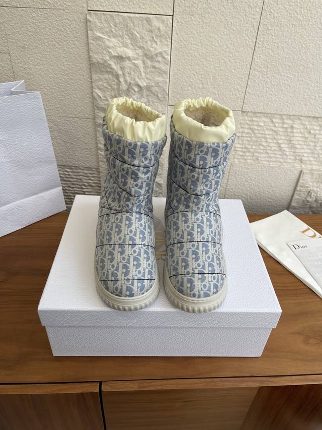 顶级版本: Dior 迪奥 2025 秋冬新款 Dior Frost 及踝靴 Oblique 印花 雪地靴 滑雪靴 这款 Dior Frost 及踝靴来自 Di