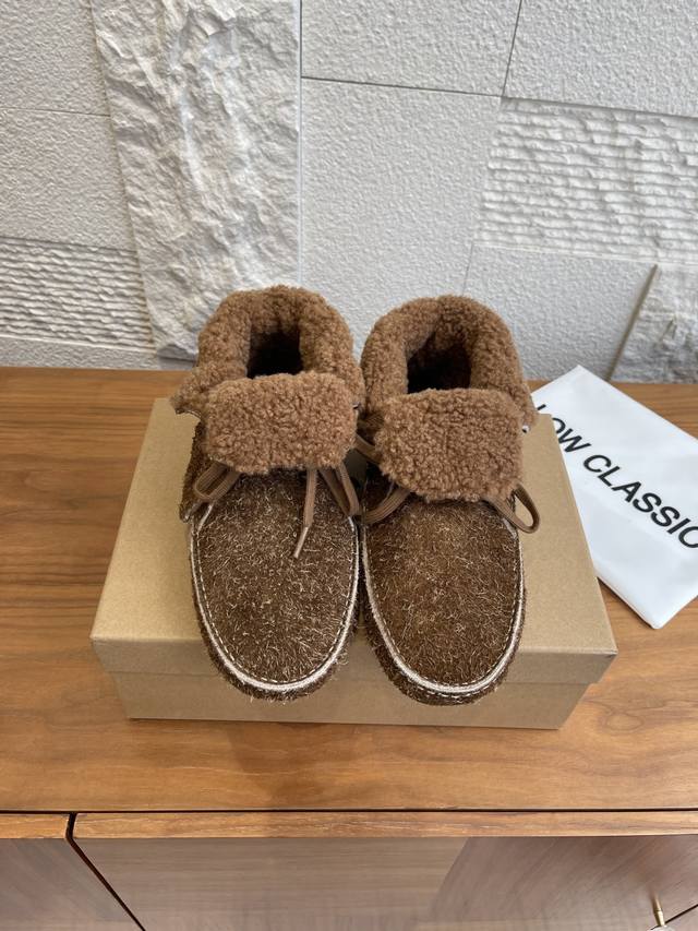 顶级版本: Low Classic 韩国设计师品牌 25早秋新款 Shearling莫卡辛鞋 毛毛鞋 雪地靴 Low Classic这款Shearling莫卡辛