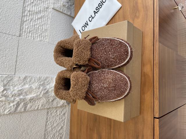 顶级版本: Low Classic 韩国设计师品牌 25早秋新款 Shearling莫卡辛鞋 毛毛鞋 雪地靴 Low Classic这款Shearling莫卡辛