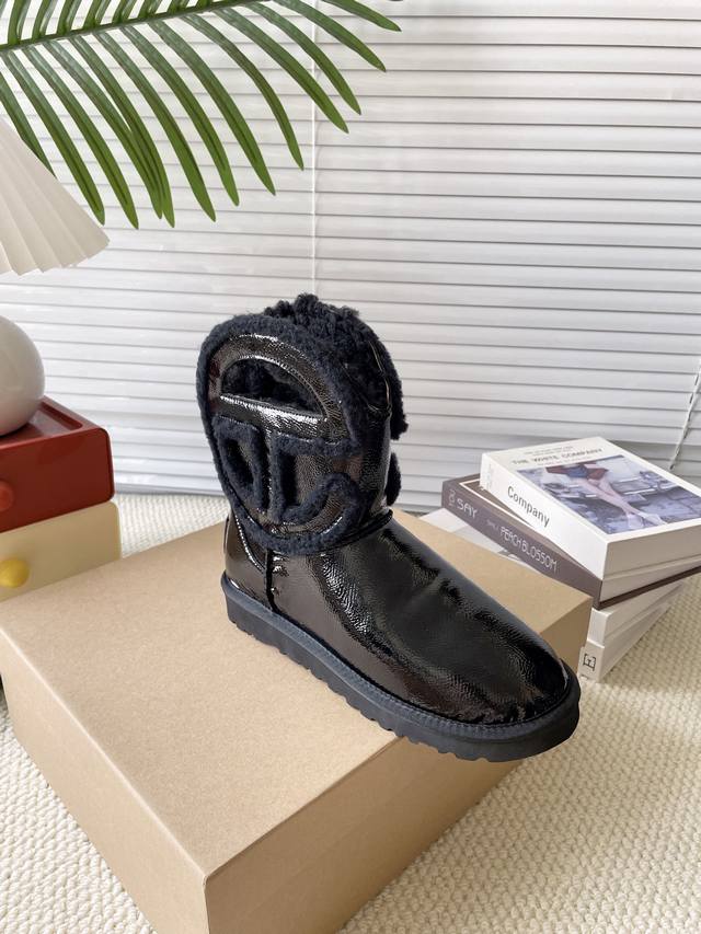 黑光皮 秋冬款毛毛鞋雪地靴 舒适平底纯色圆头时尚休闲短靴 牛皮磨砂面+内里真羊毛 颜色：黑皮 黑色。栗色。牛仔布 码数35-40 40定做