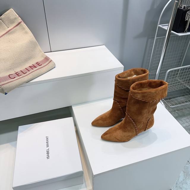 高品质出厂 ！顶级品质伊莎贝尔Isabel Marant25Ss秋冬走秀款欧美风堆堆靴复古坡跟尖头编织一脚蹬短靴中靴！ 一年四季都可以穿的靴子来了，一双封神的复