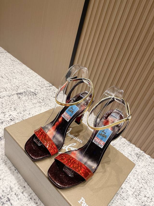 顶级版： Christian Louboutin 联名漫威 2025S原版做货重工Cl全新秀款高跟鞋～ 时装走秀高跟红底凉鞋 新款红底金属跟火红玫瑰高跟鞋 没什