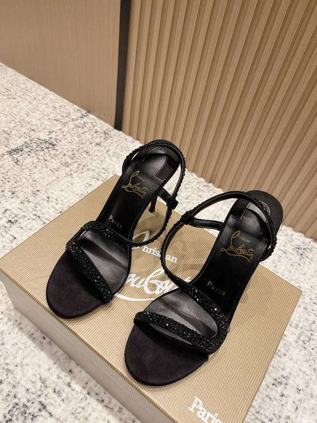 顶级版： Christian Louboutin 2025S原版做货重工Cl全新秀款高跟鞋～ 时装走秀高跟红底凉鞋 新款红底金属跟火红玫瑰高跟鞋 没什么好说的就