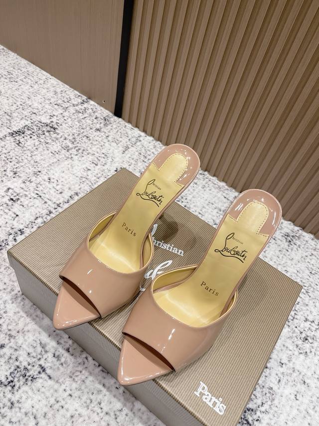顶级版： Christian Louboutin 2025S原版做货重工Cl全新秀款高跟鞋～ 时装走秀高跟红底凉鞋 新款红底金属跟火红玫瑰高跟鞋 没什么好说的就