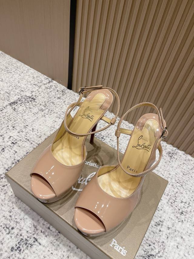 顶级版： Christian Louboutin 2025S原版做货重工Cl全新秀款高跟鞋～ 时装走秀水台红底凉鞋 新款红底金属跟火红玫瑰高跟鞋 没什么好说的就
