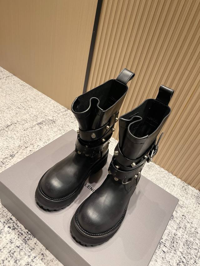 顶级版本：女 男 2025秋冬新款Balenciga巴黎世家 25Fw毒液Venom中筒靴 机车朋克风马丁短靴 搭扣大厚底长靴 暗黑机能风！出门炸街气场爆表 液