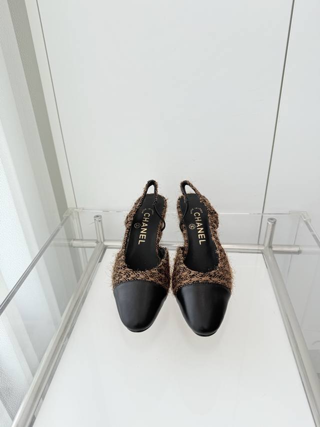 小香新色经典款系列 ～～～独家推荐，市场最高版～～～原版1：1定制， 面料：织物 内里：羊皮 大底：意大利皮底 跟高：6.5Cm 码数：35-39 34 40，