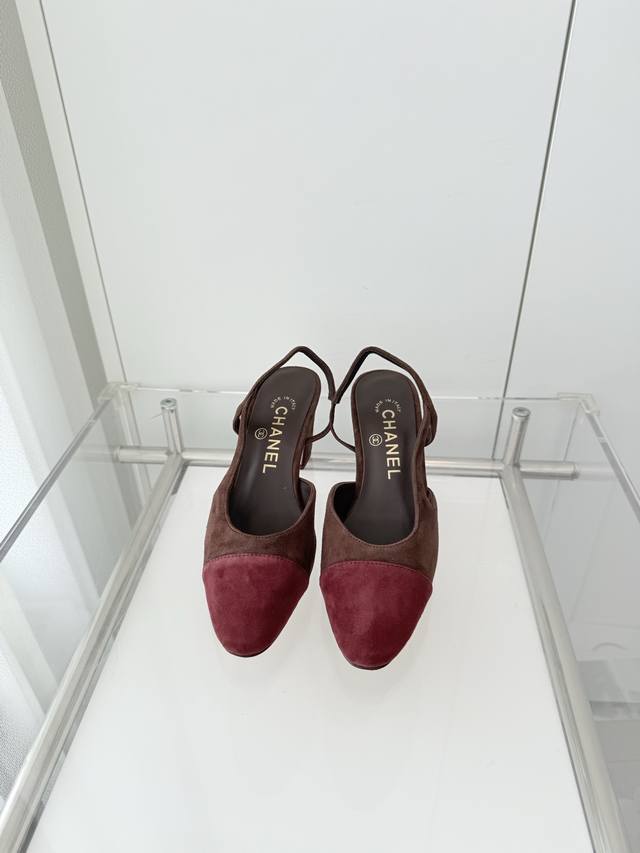 小香新色经典款系列 ～～～独家推荐，市场最高版～～～原版1：1定制， 面料：麂皮 内里：羊皮 大底：意大利皮底 跟高：6.5Cm 码数：35-39 34 40，