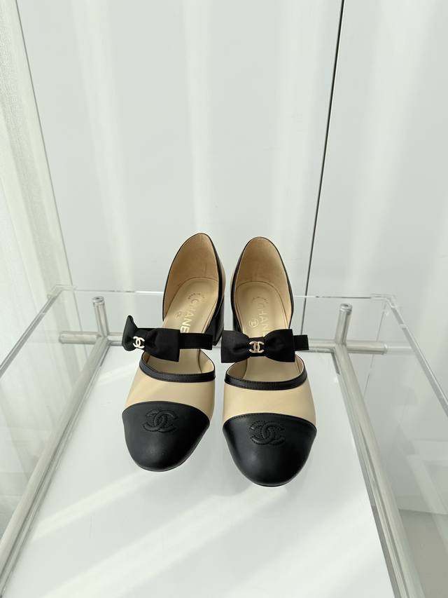 小香2025春季新品 ～～～小香新款！同原版1：1复制！非市场普通版本。 面料：羊皮 内里：羊皮 跟高：5.5Cm 大底：意大利皮底 码数：35-39 40定做