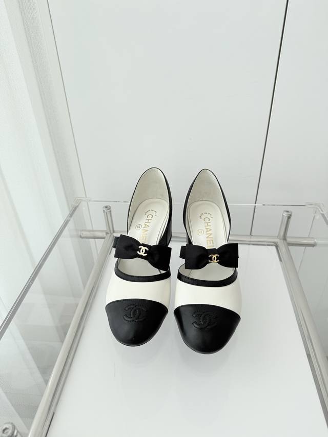 小香2025春季新品 ～～～小香新款！同原版1：1复制！非市场普通版本。 面料：羊皮 内里：羊皮 跟高：5.5Cm 大底：意大利皮底 码数：35-39 40定做