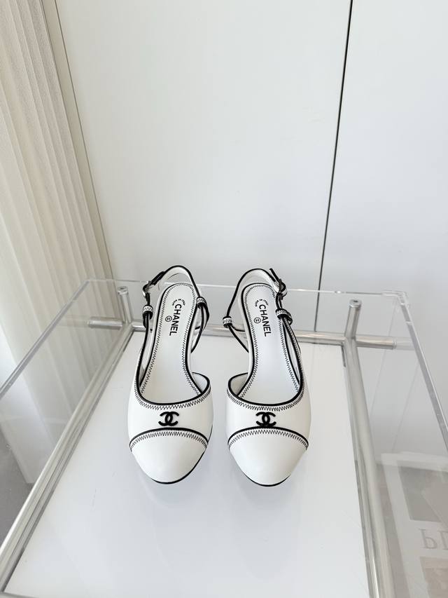 小香2025春季新品 ～～～小香高跟凉鞋！同原版1：1复制！非市场普通版本。 面料：羊皮 内里：羊皮 跟高：6.5Cm 码数：35-39 40定做不退换