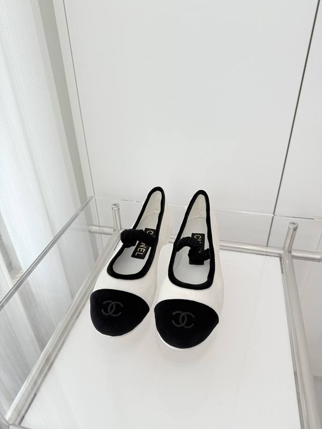 小香2025春夏新品 ～～～市场最高版～～～同原版1：1复制！非市场普通版本。 面料：织物 内里：羊皮 大底：意大利皮底 跟高：1.8Cm 码数：35-39 4