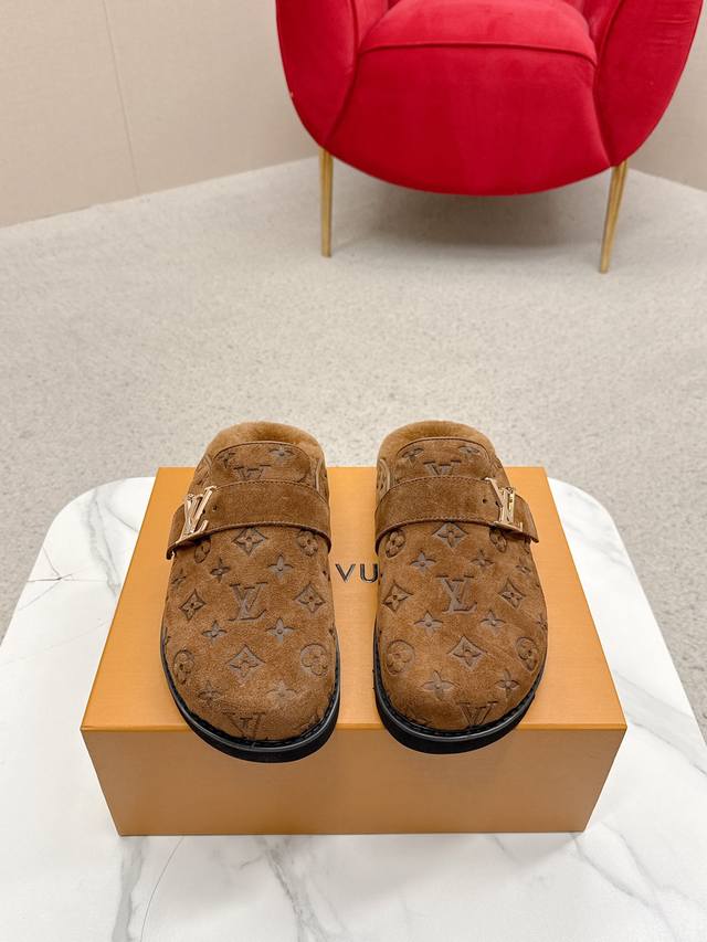 Lv 路易威登 25 秋冬新品 专柜主打最新款 老花面包穆勒羊毛拖鞋硬货上新 代购级别！高级感十足！国内外博主刷爆的一款，复古又时髦 上脚美炸了！官网主推款★