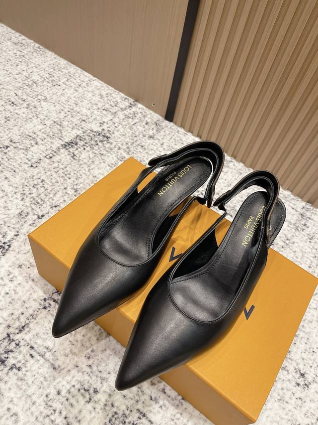 高版本出厂： Louis Vuitton Ss25 F057 New Arrival Lv驴牌春夏系列新款尖头高跟鞋凉鞋单鞋 简约精致，高级感满满，尽显优雅气质