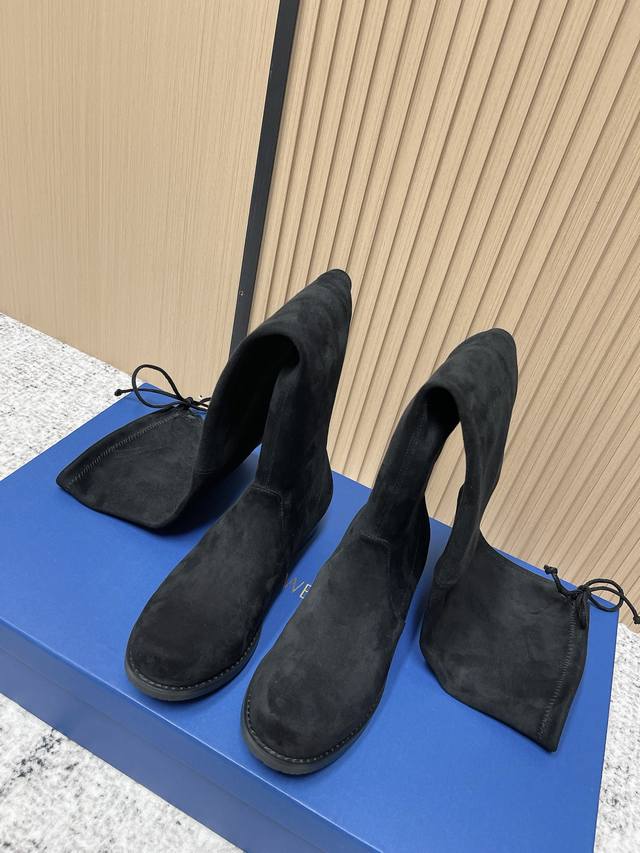 顶级版本： Sw最新款5050骑士靴 秋冬必备单品 更秀气简单的楦型Sw#独家发售！ 超级火～～Sw过膝长靴 一路看着Sw火过来，好几年好几年了丝毫没有衰退趋势