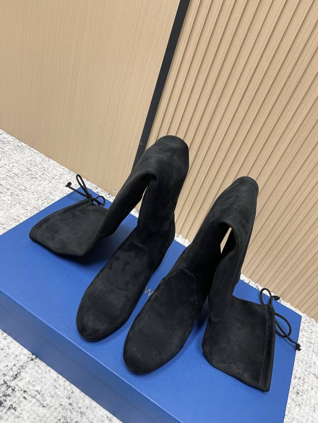 顶级版本： Sw最新款5050骑士靴 秋冬必备单品 更秀气简单的楦型Sw#独家发售！ 超级火～～Sw过膝长靴 一路看着Sw火过来，好几年好几年了丝毫没有衰退趋势