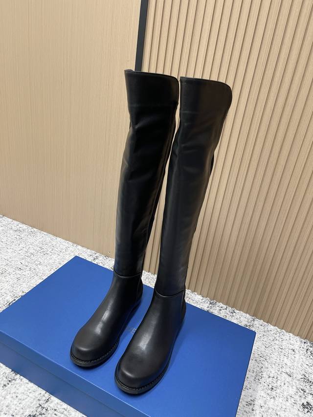 顶级版本： Sw最新款5050骑士靴 秋冬必备单品 更秀气简单的楦型Sw#独家发售！ 超级火～～Sw过膝长靴 一路看着Sw火过来，好几年好几年了丝毫没有衰退趋势