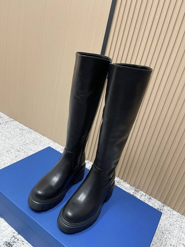 顶级版本： Sw最新款5050骑士靴 秋冬必备单品 更秀气简单的楦型Sw#独家发售！ 超级火～～Sw过膝长靴 一路看着Sw火过来，好几年好几年了丝毫没有衰退趋势