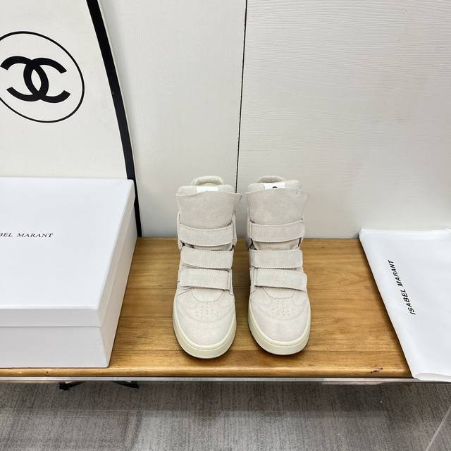 Isabel Marant 秋冬新款 Ins网红博主热推！一双简单又不失高级的靴子... 原版1:1复刻隐线大底！脚感特别舒适 随意百搭！超级适合街拍，好穿有型