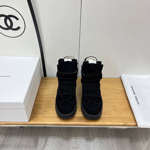 Isabel Marant 秋冬新款 Ins网红博主热推！一双简单又不失高级的靴子... 原版1:1复刻隐线大底！脚感特别舒适 随意百搭！超级适合街拍，好穿有型