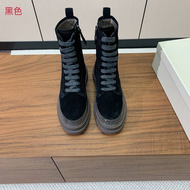 Brunell* Cucinell* 新款绑带短靴。鞋面牛反绒，牛皮。羊皮内里，原版开模五金，橡胶大底。 码数：35-42 35、41、42定制不退换