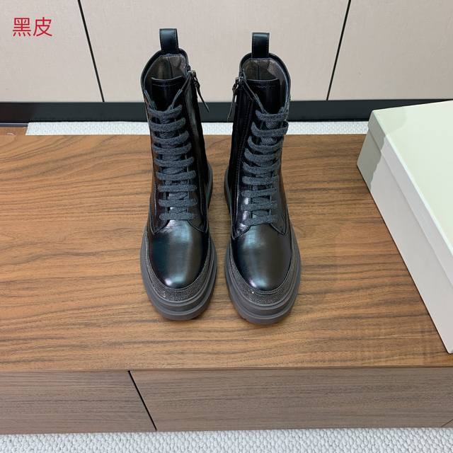 Brunell* Cucinell* 新款绑带短靴。鞋面牛反绒，牛皮。羊皮内里，原版开模五金，橡胶大底。 码数：35-42 35、41、42定制不退换