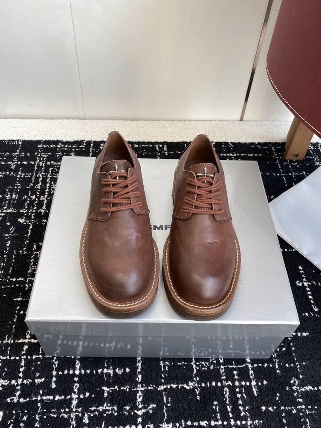 代购级 Smfk十字架新款 含金量谁懂 乐福鞋 秋天里的一抹黄，其实它很帅升级版的 这双单鞋是很有质感的油蜡黄色 配合马皮面料制作而成 大底使用固特异工艺进行固