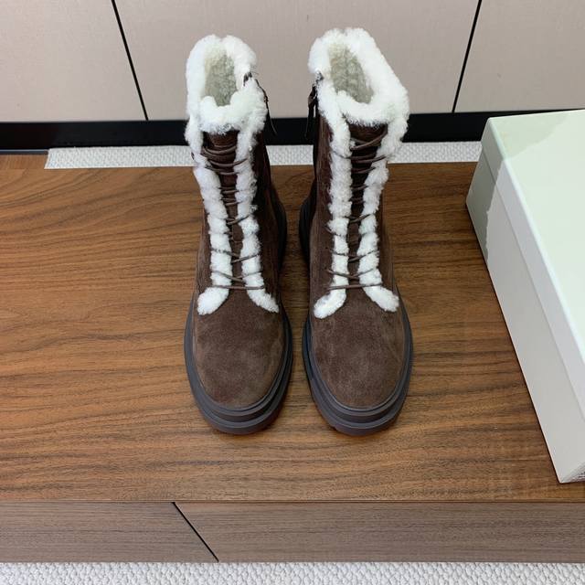 Brunell* Cucinell* 系带毛里短靴。鞋面牛反绒，牛皮。羊毛内里，原版开模五金，橡胶大底。 码数：35-42 35、41、42定制不退换