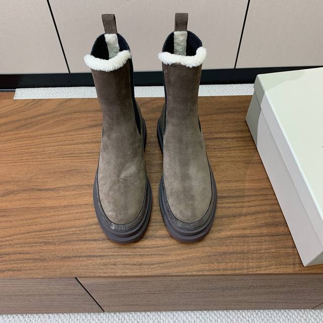 Brunell* Cucinell* 毛里短靴。鞋面牛反绒，牛皮。羊毛内里，原版开模五金，橡胶大底。 码数：35-42 35、41、42定制不退换