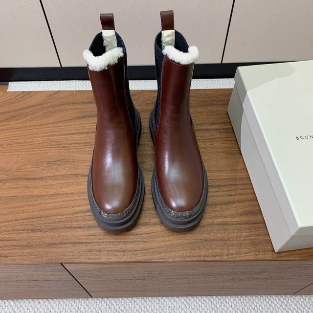 Brunell* Cucinell* 毛里短靴。鞋面牛反绒，牛皮。羊毛内里，原版开模五金，橡胶大底。 码数：35-42 35、41、42定制不退换