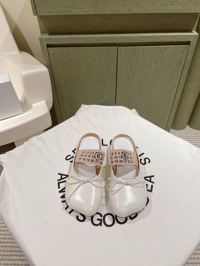 224 马吉拉专柜同步最新拖鞋 大热时尚风 弹力织带私印系列 ！ Mm6 Maison Margiela的实验性从功能主义的解构美学出发，意想不到的玩味和前卫演