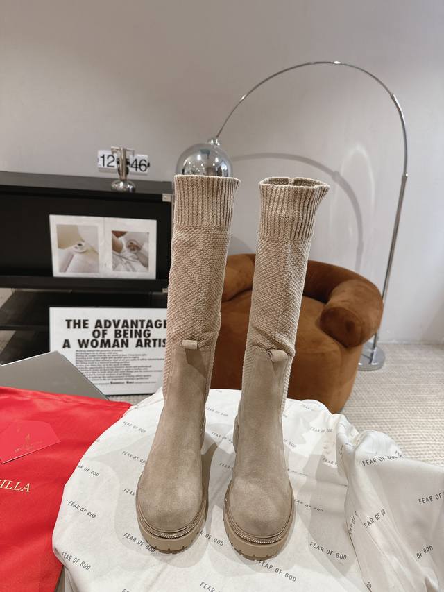 Rene Caovilla秋冬新款袜靴舒适百搭又时髦秋冬必备短靴！一见钟情的袜靴来啦 麂皮拼接针织设计包裹性超好 小腿粗的宝子们也豪无压力 气质甜美 时尚潮流