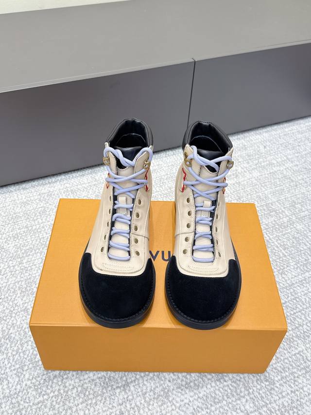 代购级 Lv路易威登 菲董 联名 走秀款 胖丁 厚底 休闲 运动鞋 阿甘鞋切尔西短靴 此次系列包括从简约风格的运动鞋到引人注目的跑鞋。Lv以其标志性的厚底和现代