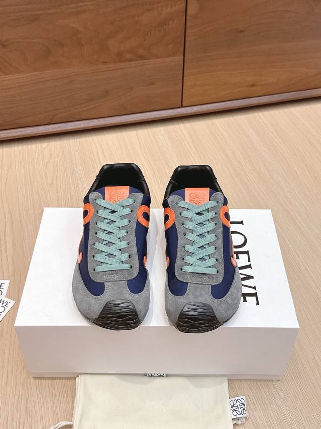 代购级 #罗意威新款大头运动鞋Ballet Runner2.0芭蕾阿甘鞋，鞋头的设计更有趣味性，脚后跟设计新颖 柔软舒适，这款阿甘鞋会被评为年度最舒适的暴走鞋