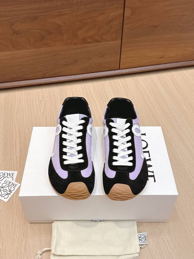 代购级 #罗意威新款大头运动鞋Ballet Runner2.0芭蕾阿甘鞋，鞋头的设计更有趣味性，脚后跟设计新颖 柔软舒适，这款阿甘鞋会被评为年度最舒适的暴走鞋