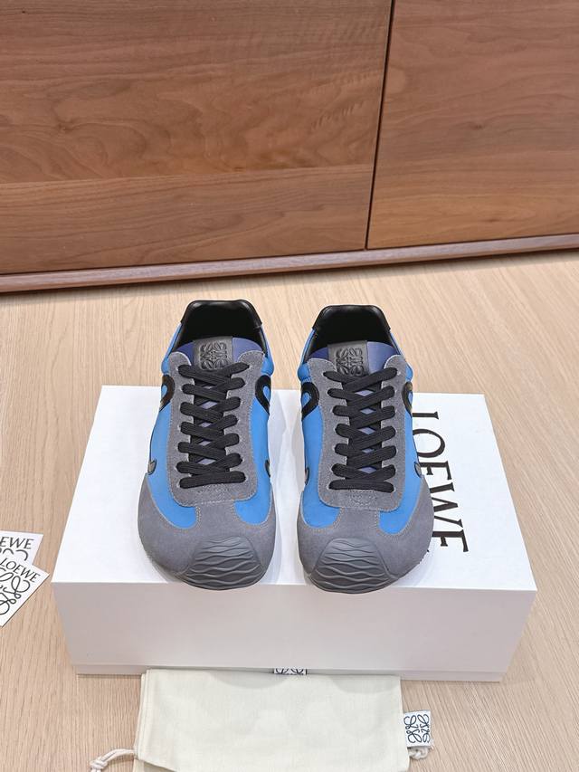 代购级 #罗意威新款大头运动鞋Ballet Runner2.0芭蕾阿甘鞋，鞋头的设计更有趣味性，脚后跟设计新颖 柔软舒适，这款阿甘鞋会被评为年度最舒适的暴走鞋