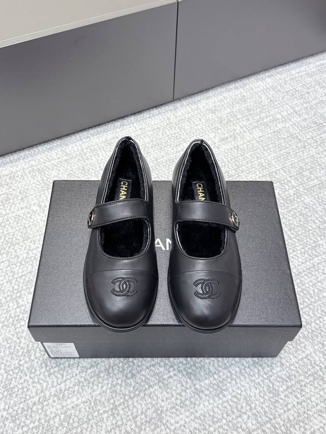 代购级 Chanel香奈儿｜25Ss秋冬新款泰迪羊羔毛玛丽珍平底芭蕾舞鞋毛里包子鞋！ 软乎乎 糯叽叽 一眼沦陷的软糯感！羊羔毛！是软Fufu的羊羔毛啊！整个鞋面