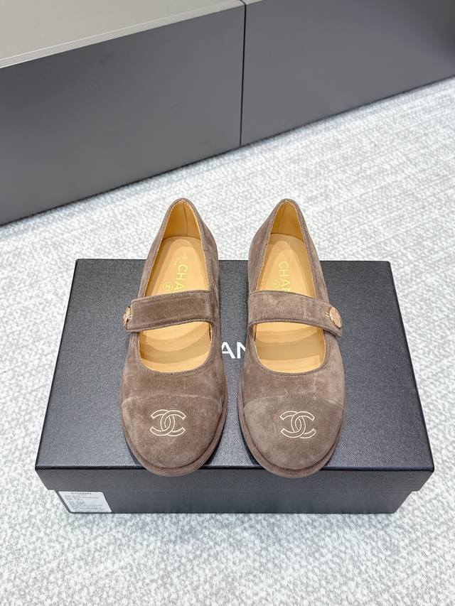 代购级 Chanel香奈儿｜25Ss秋冬新款泰迪羊羔毛玛丽珍平底芭蕾舞鞋毛里包子鞋！ 软乎乎 糯叽叽 一眼沦陷的软糯感！羊羔毛！是软Fufu的羊羔毛啊！整个鞋面