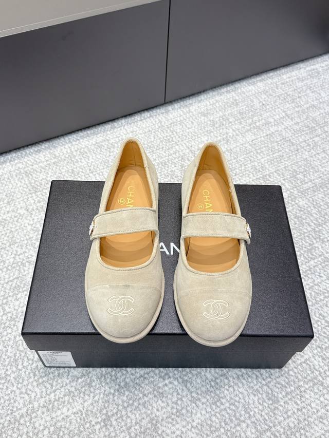 代购级 Chanel香奈儿｜25Ss秋冬新款泰迪羊羔毛玛丽珍平底芭蕾舞鞋毛里包子鞋！ 软乎乎 糯叽叽 一眼沦陷的软糯感！羊羔毛！是软Fufu的羊羔毛啊！整个鞋面