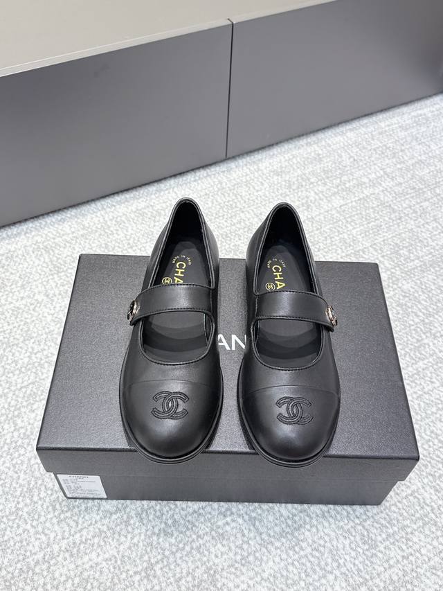 代购级 Chanel香奈儿｜25Ss秋冬新款泰迪羊羔毛玛丽珍平底芭蕾舞鞋毛里包子鞋！ 软乎乎 糯叽叽 一眼沦陷的软糯感！羊羔毛！是软Fufu的羊羔毛啊！整个鞋面