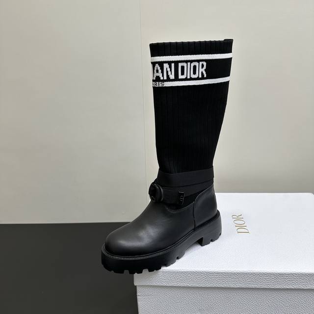 Dior 迪奥 25Ss高版本飞织毛线电绣长靴 鞋面搭配 Logo尼龙织带Cd标锁扣.上脚更是舒适完美奢华可任意搭配春夏秋冬服饰. 材质原版拆解完美复刻.小牛皮