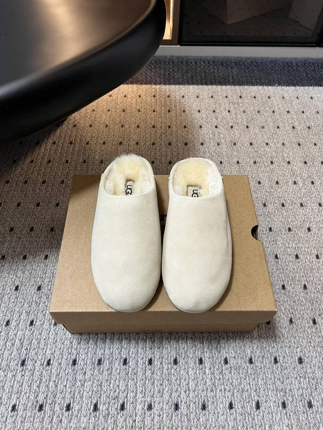 Ug* 浅口休闲一脚蹬懒人鞋 鞋面采用反绒皮材质,质感细腻且有一定耐磨性;内里填充羊毛材质,保暖性极佳,能在寒冷天气为双脚提供温暖呵护。 可搭配宽松的牛仔裤或直  Ug* 浅口休闲一脚蹬懒人鞋 鞋面采用反绒皮材质,质感细腻且有一定耐磨性;内里填充羊毛材质,保暖性极佳,能在寒冷天气为双脚提供温暖呵护。 可搭配宽松的牛仔裤或直