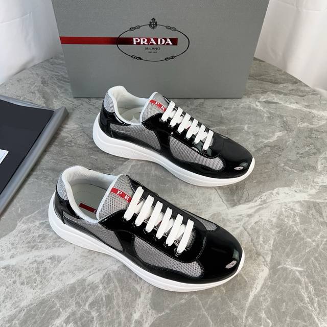 P家经典款 面：头层牛漆皮+品牌网布 里：进口Bk网布 垫：牛皮冲孔透气垫脚 底：原版开模花纹防滑橡胶底 原版包装 Size:35-45