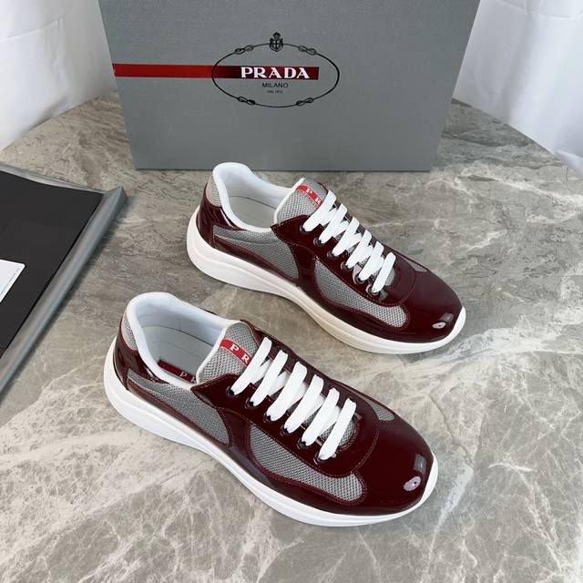 P家经典款 面：头层牛漆皮+品牌网布 里：进口Bk网布 垫：牛皮冲孔透气垫脚 底：原版开模花纹防滑橡胶底 原版包装 Size:35-45