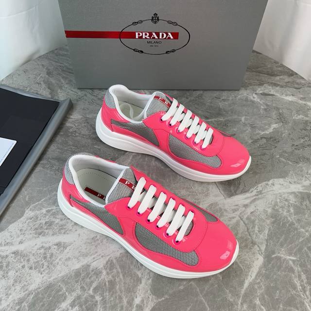 P家经典款 面：头层牛漆皮+品牌网布 里：进口Bk网布 垫：牛皮冲孔透气垫脚 底：原版开模花纹防滑橡胶底 原版包装 Size:35-45