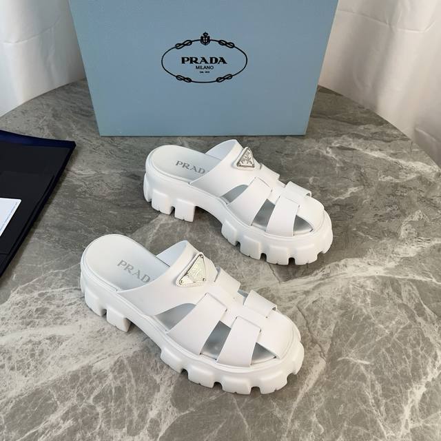 P家最新款 面：原版切割工艺橡胶鞋面 底：超轻发泡底 厚5.5Cm 标志性三角标，原版包装 Size ：35-41