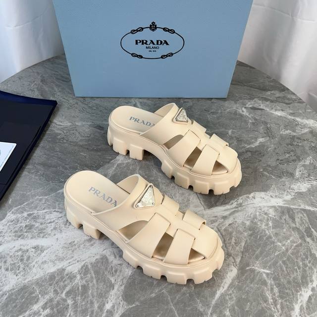 P家最新款 面：原版切割工艺橡胶鞋面 底：超轻发泡底 厚5.5Cm 标志性三角标，原版包装 Size ：35-41